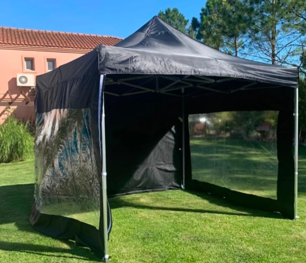 Gazebo 3x3 Empire Outdoor, aluminio reforzado, color negro, instalado en jardín